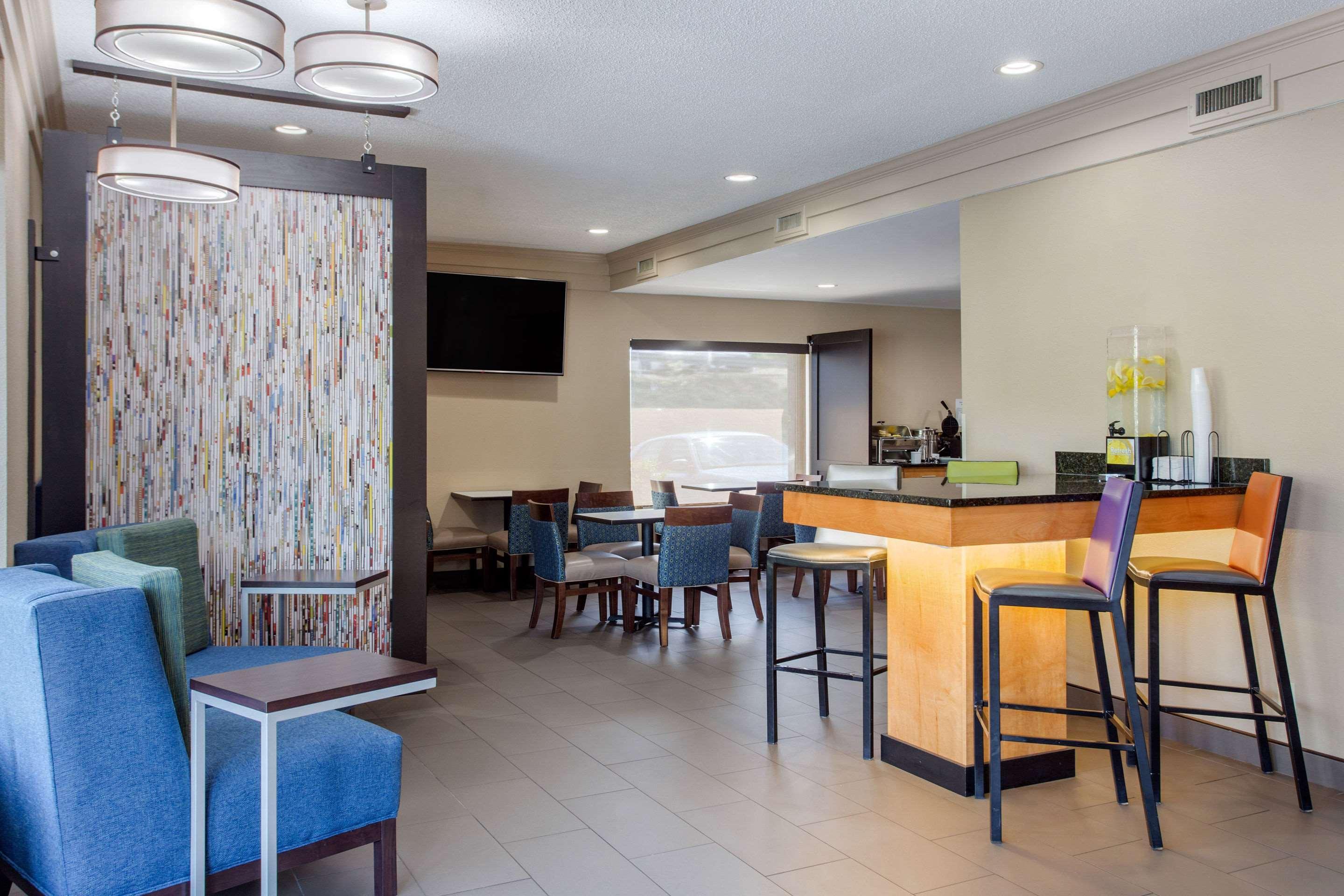 Comfort Inn Asheville East-Blue Ridge Pkwy Access Exterior photo