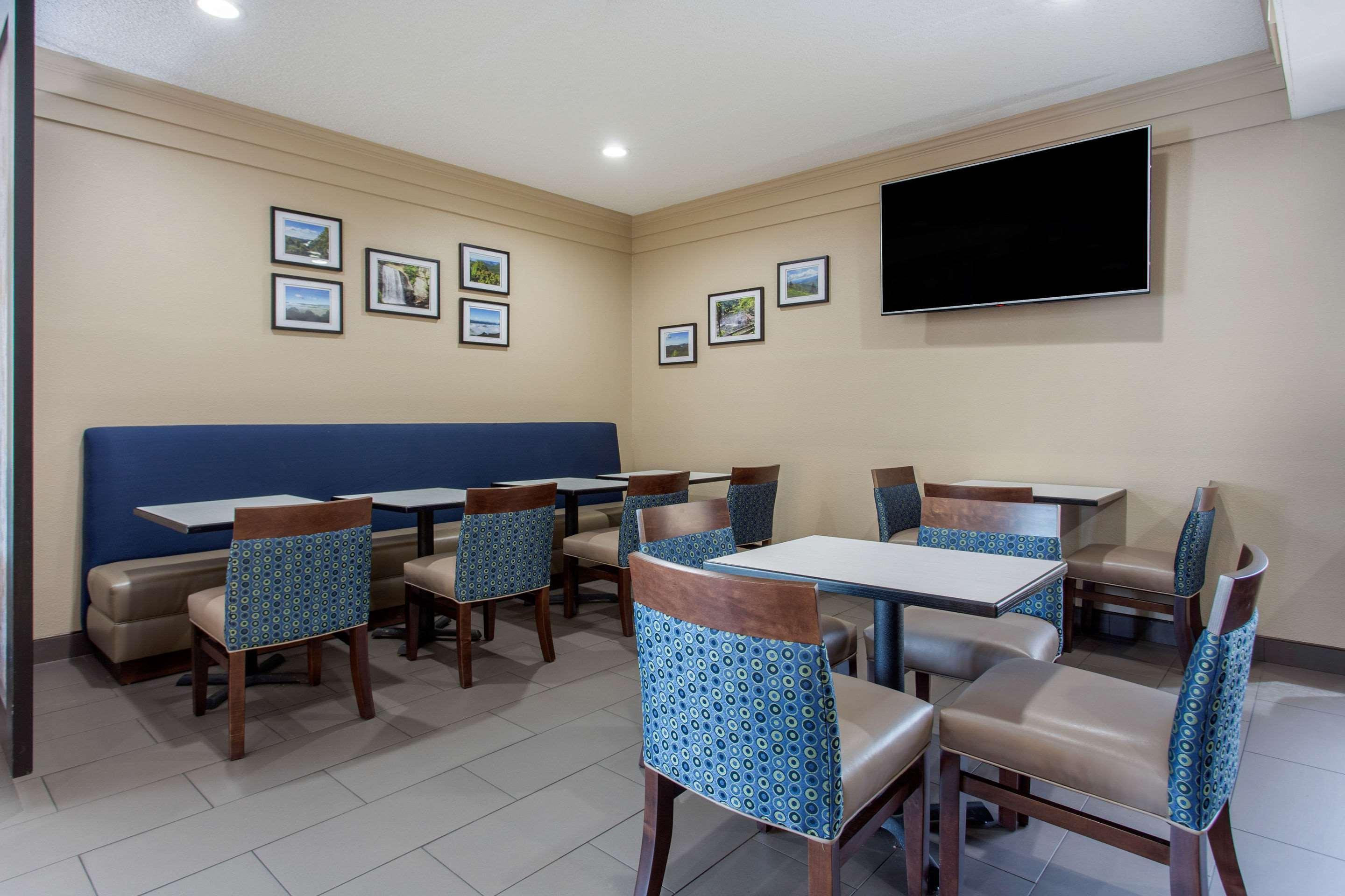 Comfort Inn Asheville East-Blue Ridge Pkwy Access Exterior photo