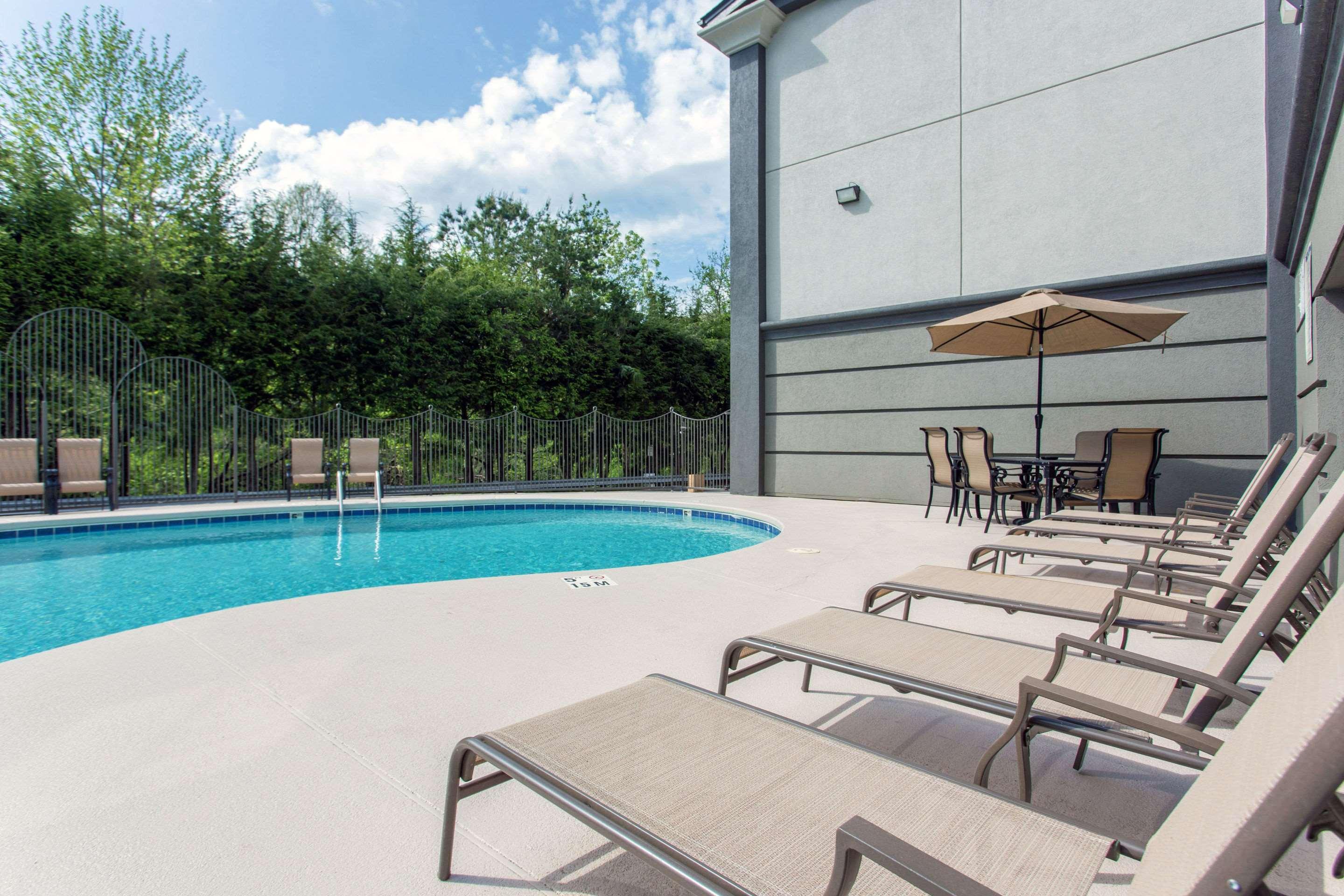 Comfort Inn Asheville East-Blue Ridge Pkwy Access Exterior photo