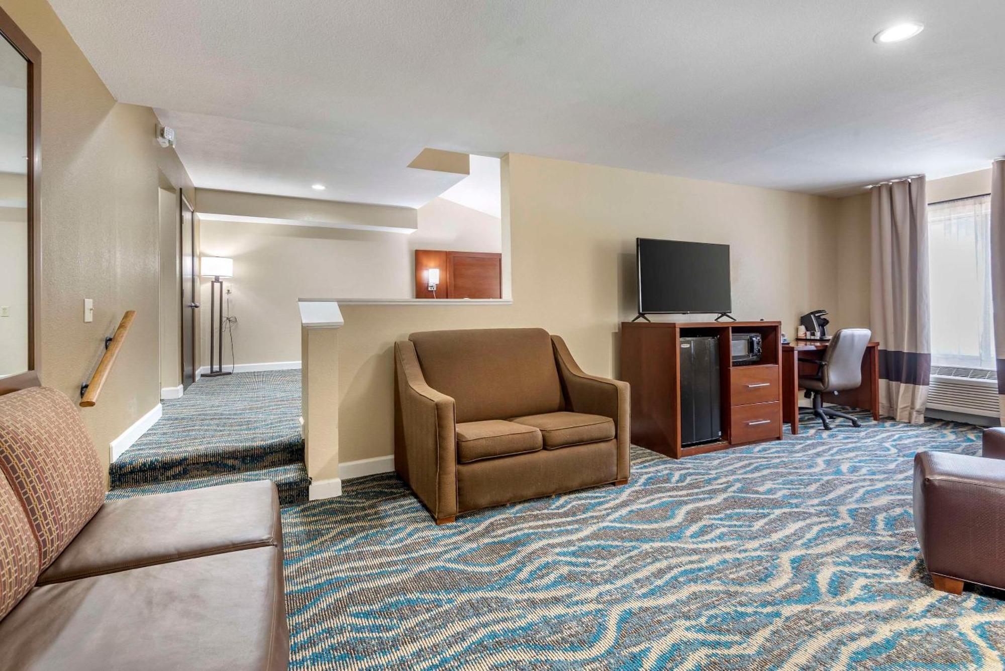 Comfort Inn Asheville East-Blue Ridge Pkwy Access Exterior photo